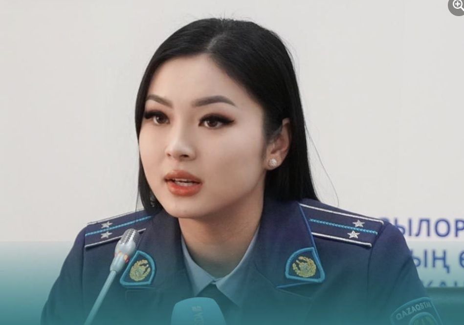 Әдемі қыздың ішіне спермы кіреді